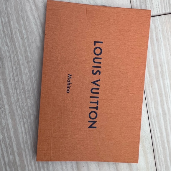 Louis Vuitton Carmel Mahina Noir - Picture 15 of 17